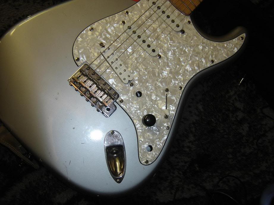Strat volume knob in the way while palm muting! Electric Guitars